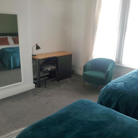 Villa Leeds 4-Bed House - Sleeps 9 Free Parking & Wifi Extérieur photo