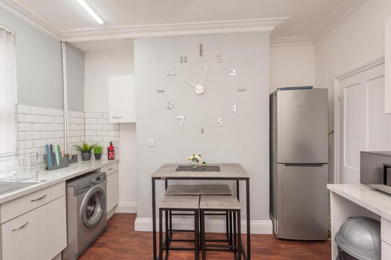Villa Leeds 4-Bed House - Sleeps 9 Free Parking & Wifi Extérieur photo