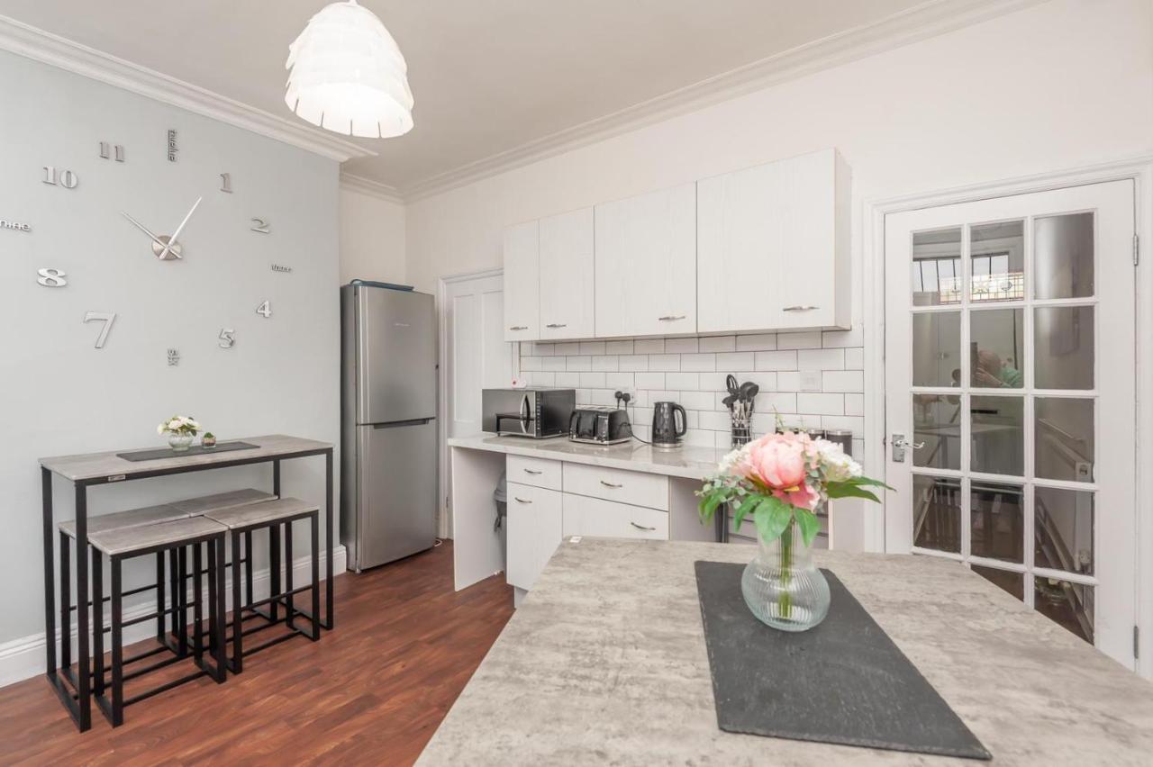 Villa Leeds 4-Bed House - Sleeps 9 Free Parking & Wifi Extérieur photo
