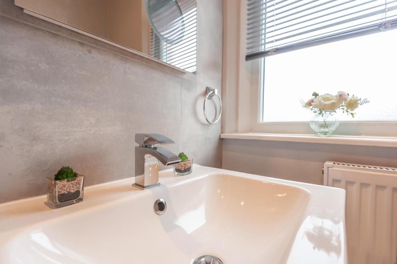 Villa Leeds 4-Bed House - Sleeps 9 Free Parking & Wifi Extérieur photo