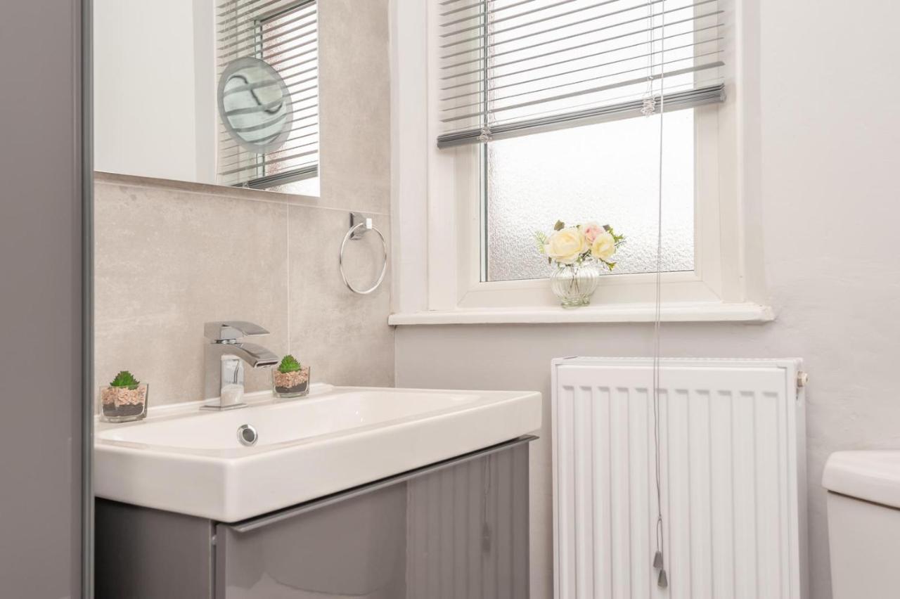 Villa Leeds 4-Bed House - Sleeps 9 Free Parking & Wifi Extérieur photo